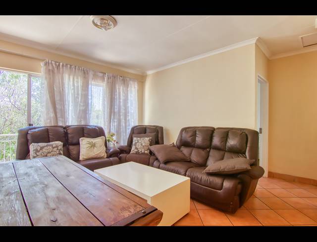 2 BEDROOM APARTMENT SOLD IN BRYANSTON